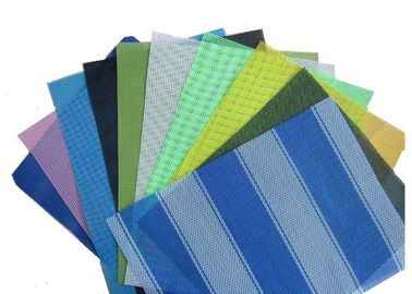 Açık Mimari Dekorasyon İçin Kullanılan OEM Tasarım Renkli Pvc Örgü Kumaş