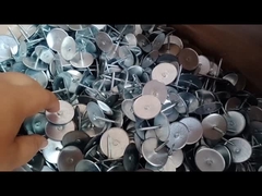 İzolasyon için bardak başı iğneleri, kanal kaplama iğneleri ile kullanılan kaynak makinesi ile birlikte kullanılır